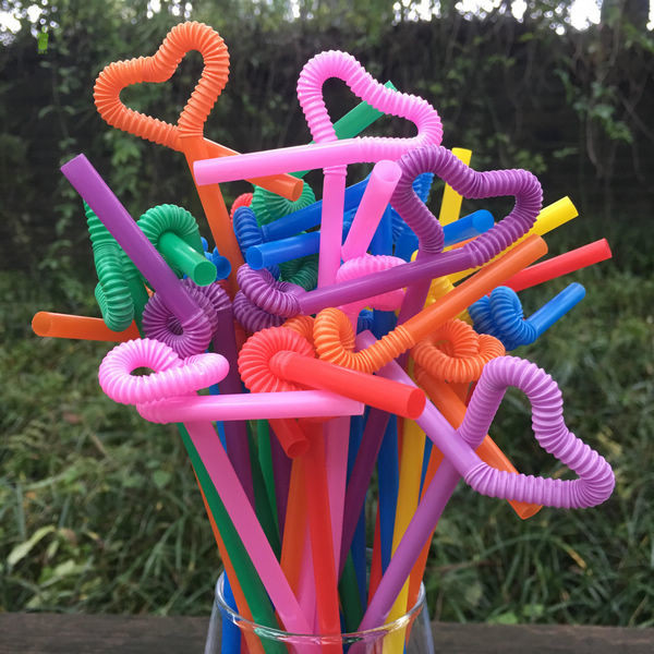 Ống hút uống bằng nhựa có thể uốn cong 0,5 * 21cm bằng nhựa đầy màu sắc linh hoạt cho bữa tiệc trẻ em