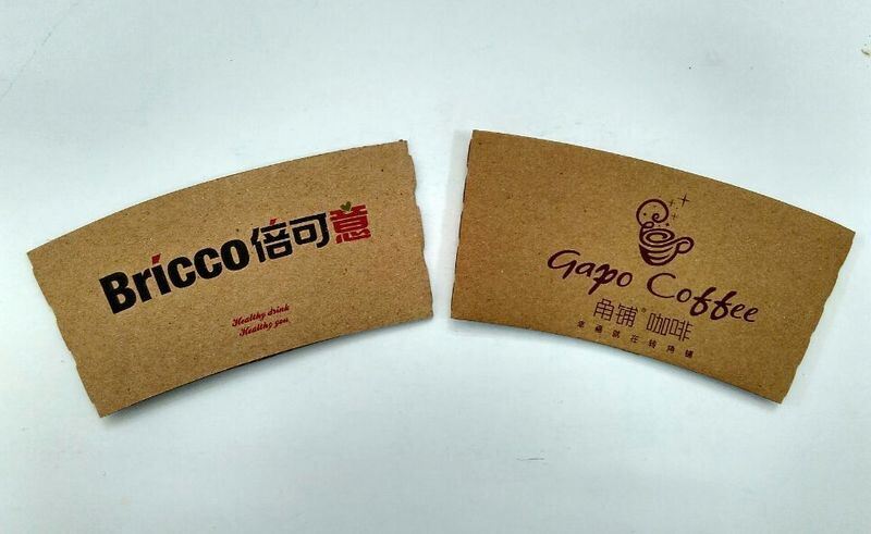 Đồ uống có thể tùy chỉnh tay cầm cốc một lần Kraft cardboard Cụm cà phê trà với logo thương hiệu thiết kế in